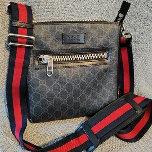 Gucci Supreme Messenger Bag